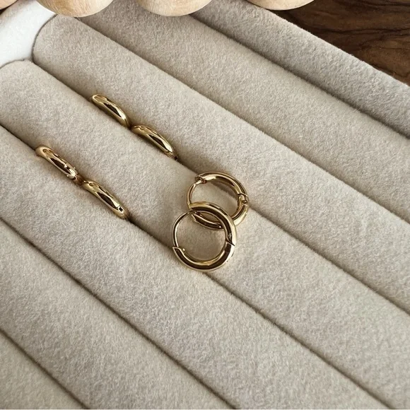 18K GOLD PLATED MINI HOOPS - Picture 4 of 6